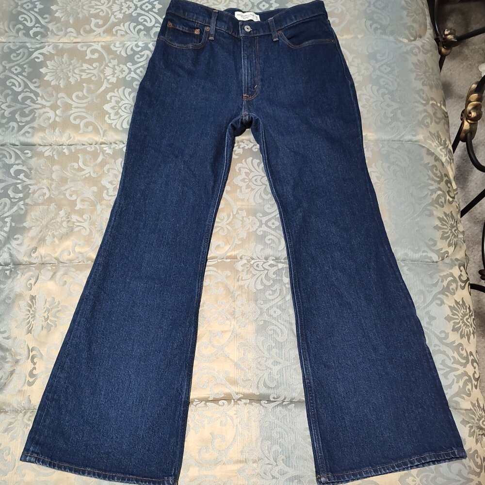 Abercrombie & Fitch The Vintage Flare Blue jeans, like new condition, size 28/6S